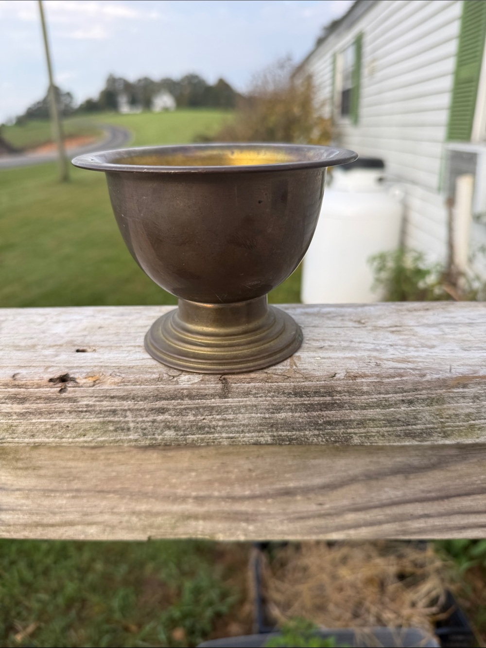 Brass Accent Bowl - Vintage-Style Decorative Vessel